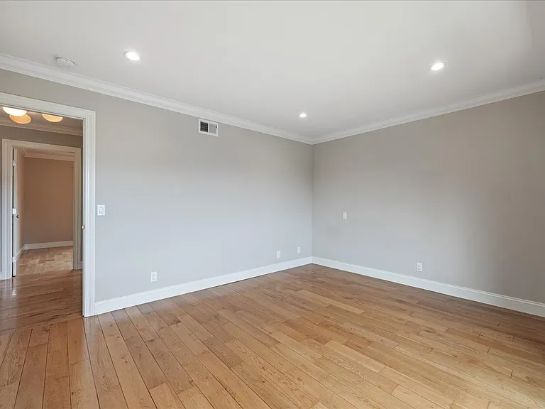 2740 Saint James Rd — Photo 26