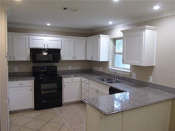 3rd image of 1204 Cameo Dr