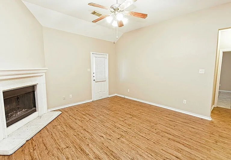 4009 Hidden Meadow Ct — Photo 3