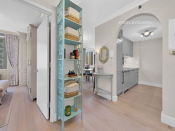 5th image of 389 E 89th St APT 10B