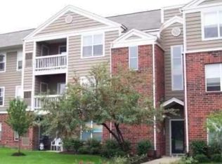 125 Glengarry Dr #8-301, Bloomingdale, IL 60108