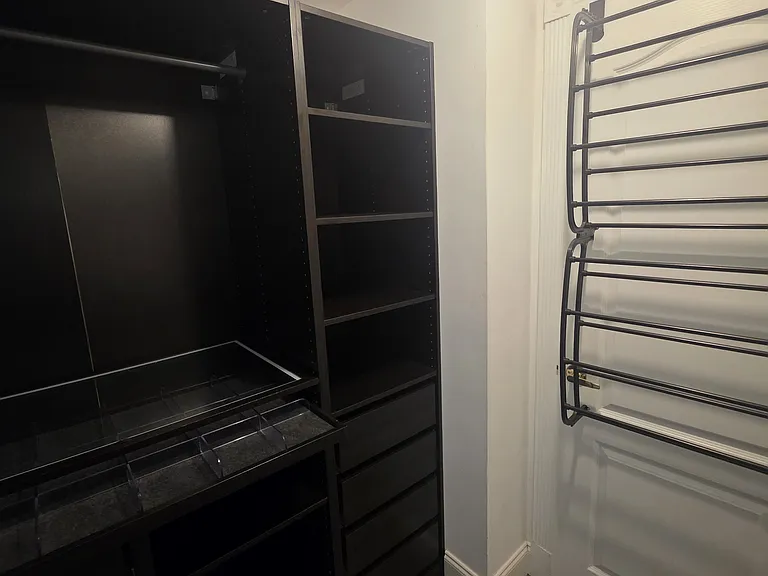556 Manor Cir — Photo 11