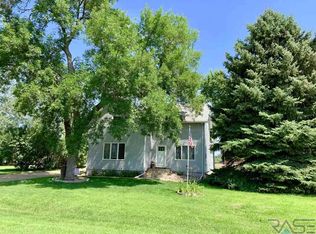 830 N 4th Ave, Canistota, SD 57012