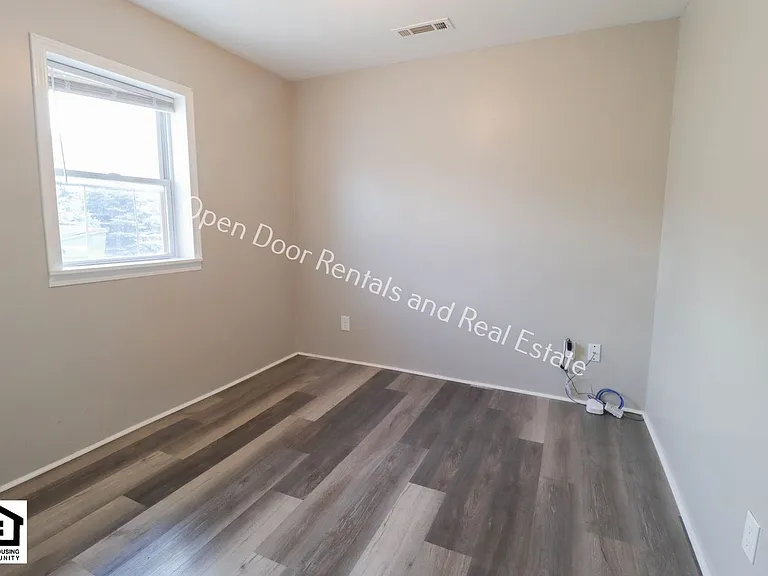 255 S Wayne St — Photo 6