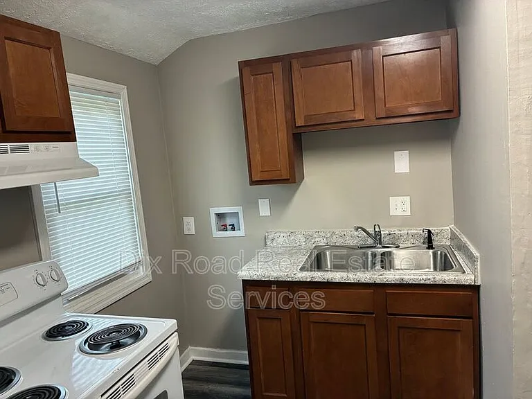 729 Cleverly Rd — Photo 9