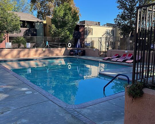 3rd image of 18350 Hatteras St APT 113