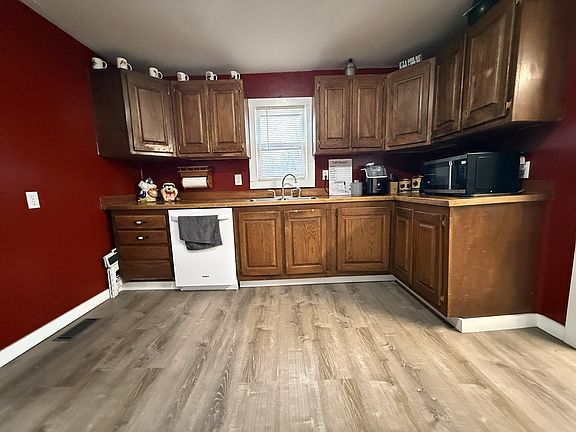 5th image of 706 N Olive St