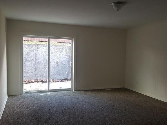 5th image of 1730 Oak Ct APT C