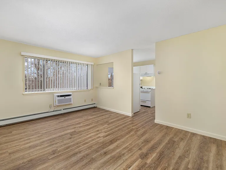 East Bay Apartments — Photo 44