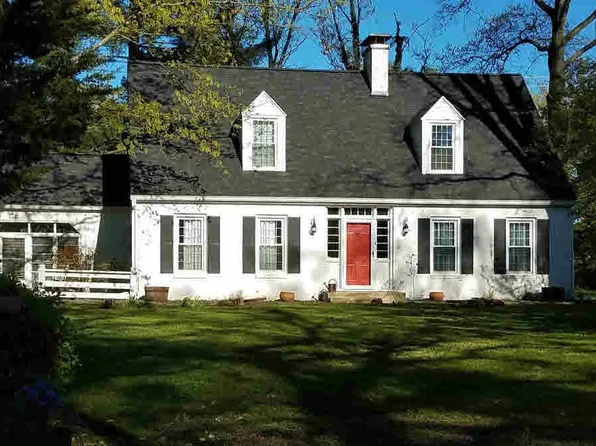 14 Orchard Dr, Centralia, IL 62801