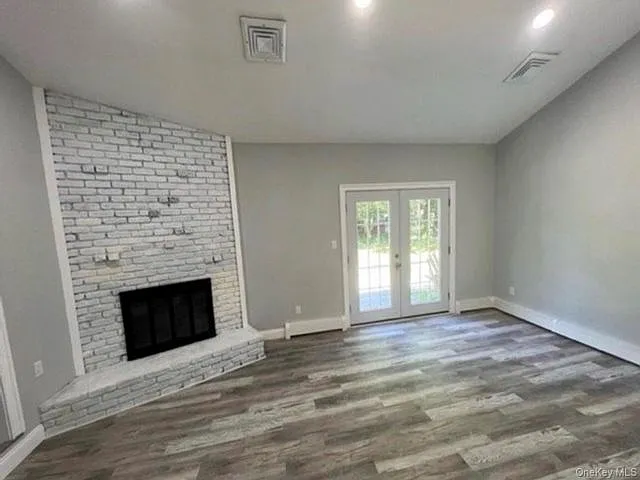 4 bed, 3.0 bath, 1972 sqft, $5,300 — Photo 4