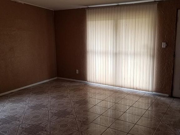 5th image of 4533 W Marlboro Cir