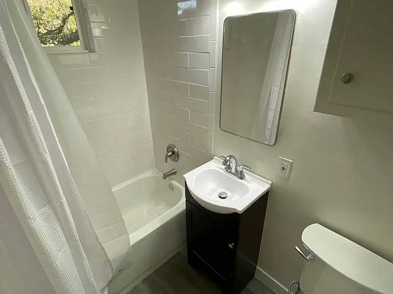 305 N Signal St #5 — Photo 6