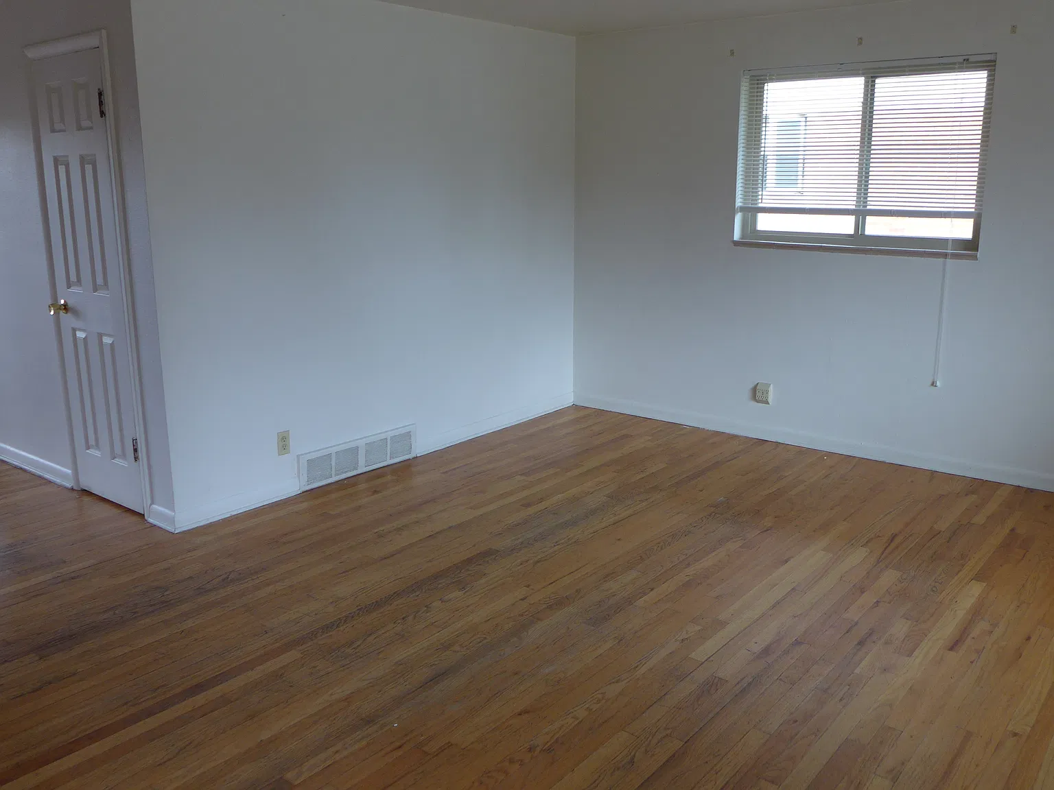 5 bed, 2060 sqft, $6,600 — Photo 2