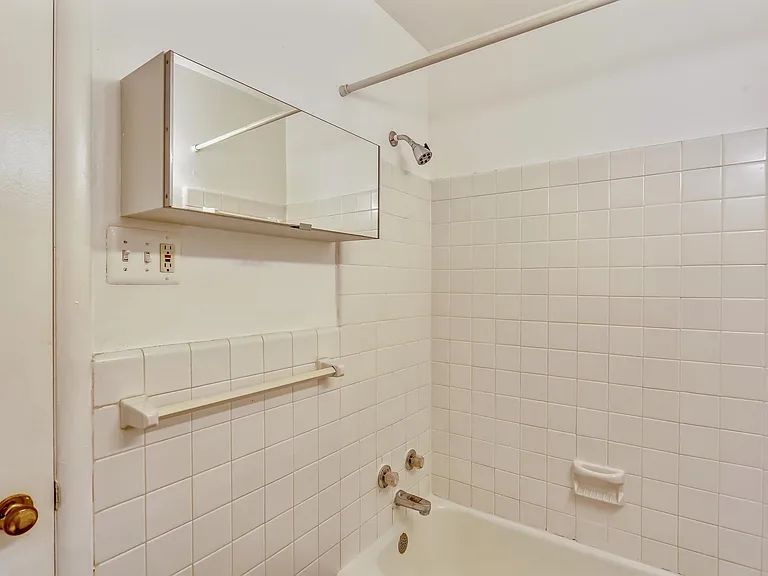 10412 Montrose Ave #202 — Photo 27