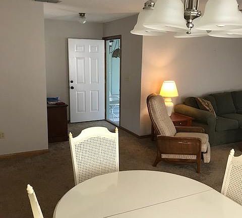 5th image of 19 Lakepoint Cir