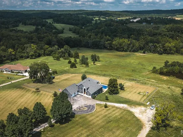 4411 Rock Rd, Bourbon, MO 65441
