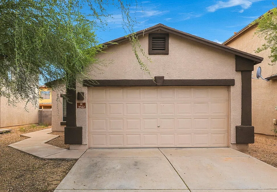 3562 E Felix Blvd