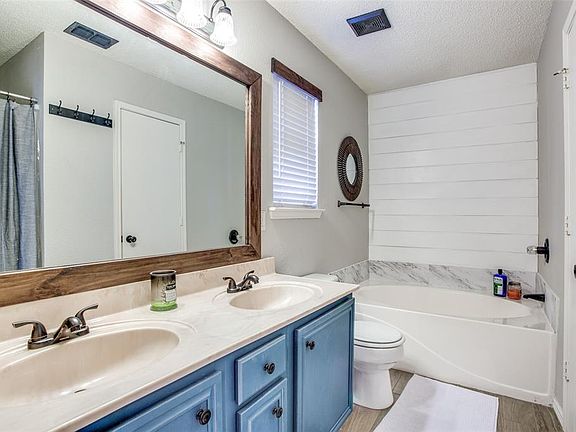 3rd image of 6429 Stonewater Bend Trl
