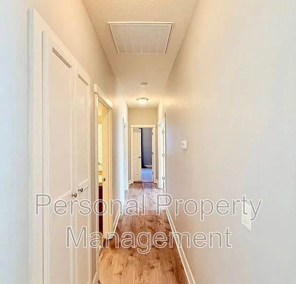 14317 NE 40th Cir — Photo 14