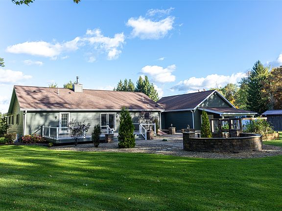 5th image of 2485 Hillborn Rd