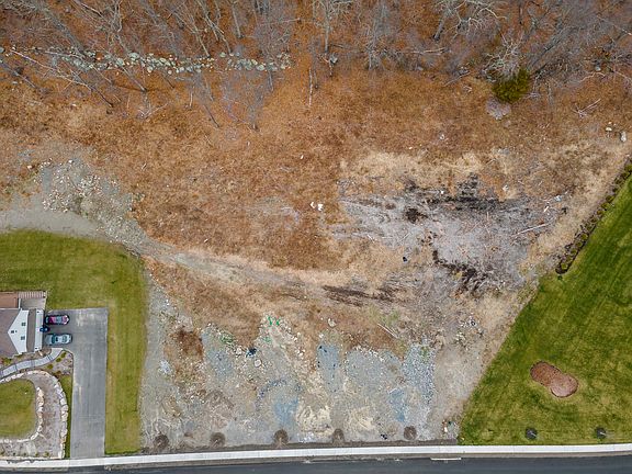 5th image of 10 Berson Rd