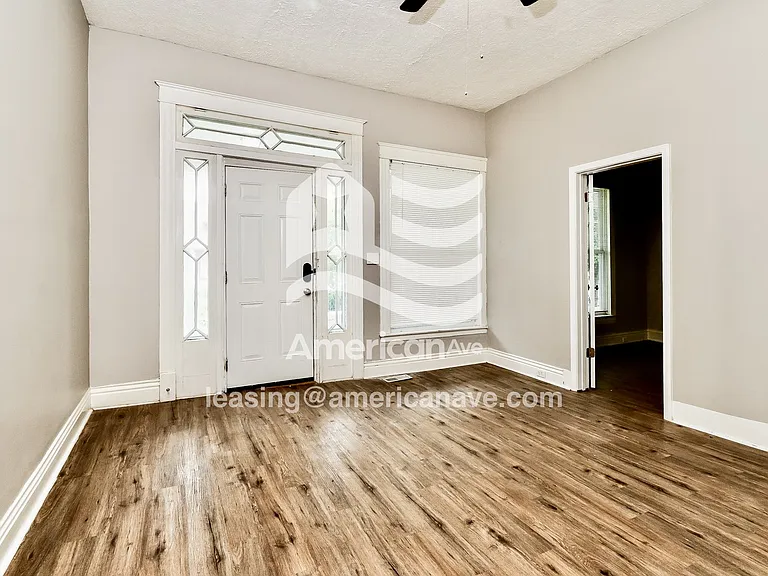 327556_004_wm_-_living_room_13040962.jpg