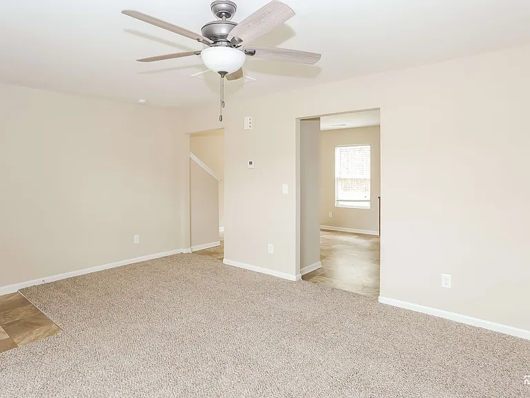 232 Valerie Dr — Photo 7