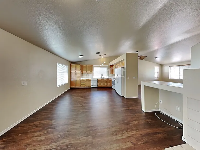 710 Breezy Ridge Dr — Photo 4