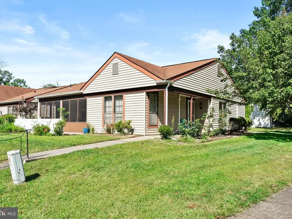 668 Farrington Ct, Manchester Township, NJ 08759