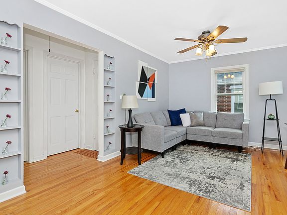 4th image of 921 S Fairfield Ave