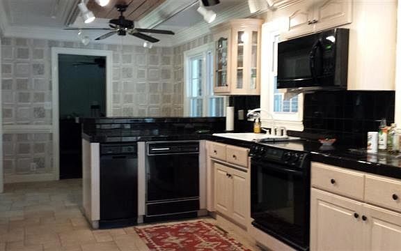 5th image of 161 Knollwood Dr