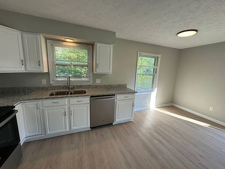 105 Astor Pl — Photo 16