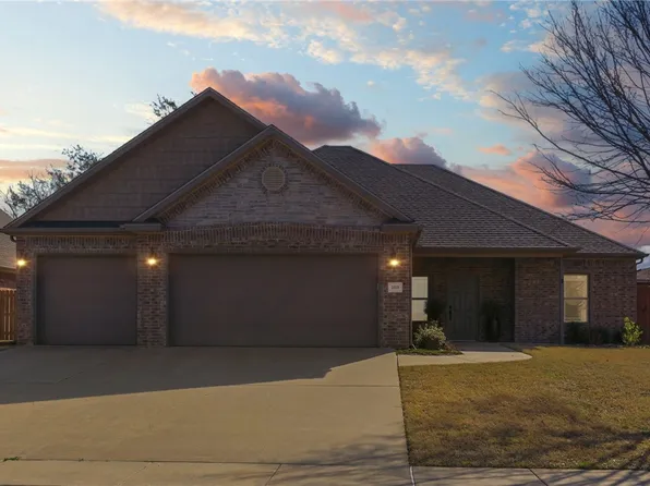 3819 N 3rd St, Rogers, AR 72756