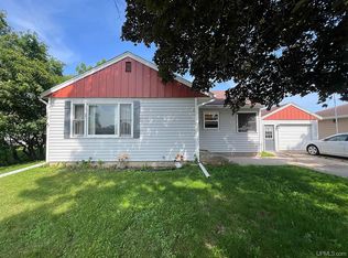 805 S 20th St, Escanaba, MI 49829
