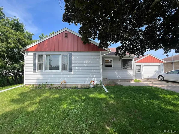 805 S 20th St, Escanaba, MI 49829