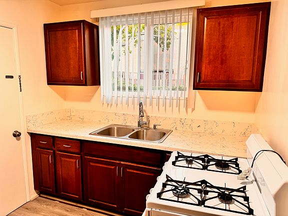 4th image of 1443 Rock Glen Ave #15