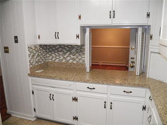 4th image of 404 Oakwood Dr