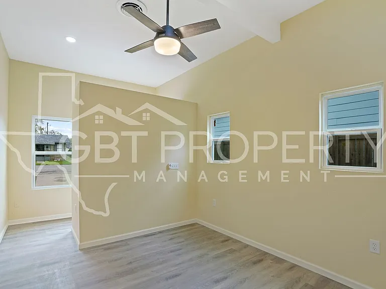 328 Williams St — Photo 15