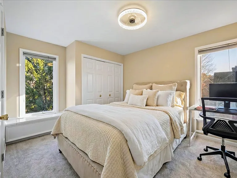 142 N Dixon Dr — Photo 30