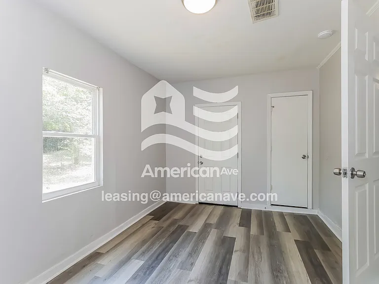 1516493_013_bedroom_12.jpg