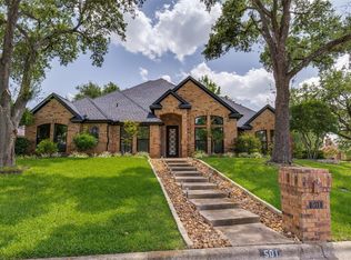 501 Green Meadow St N, Colleyville, TX 76034