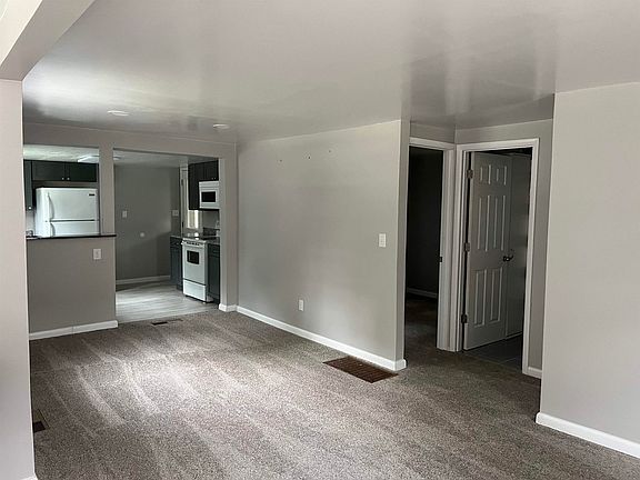 3rd image of 412 N Elm St