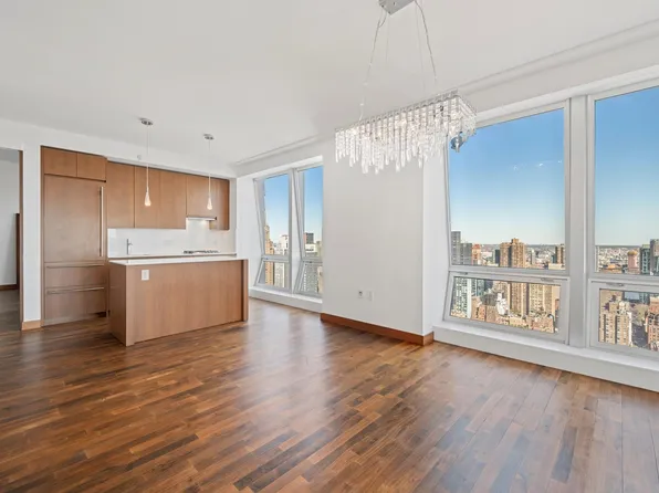 400 Fifth Avenue image 2 of 11