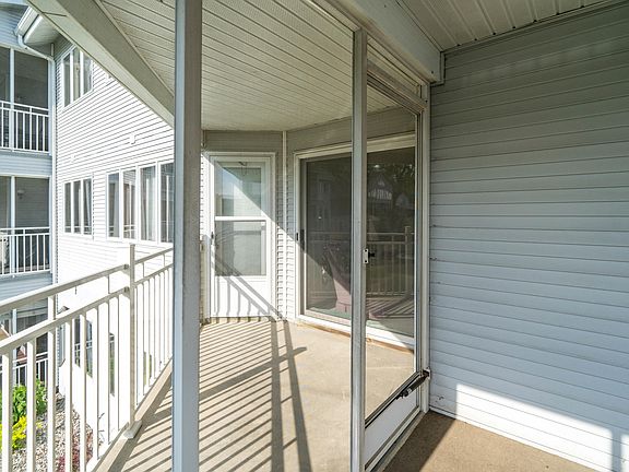 4th image of 355 Columbia Ave W APT 205