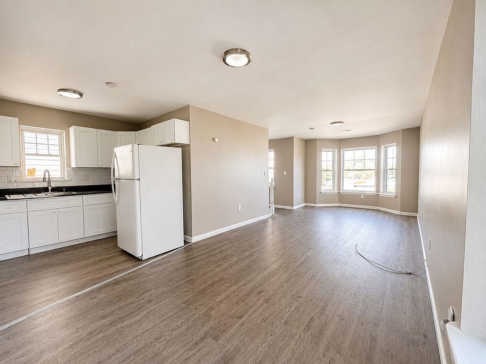 1st image of 242 Graham Ave