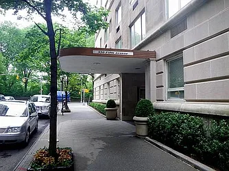 930 Fifth Avenue in Lenox Hill