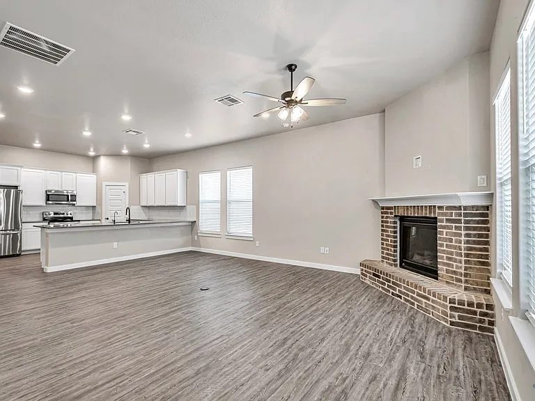 5910 Purtis Creek Dr — Photo 16