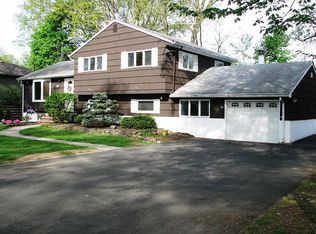 56 Island Park Ave, Ramsey, NJ 07446