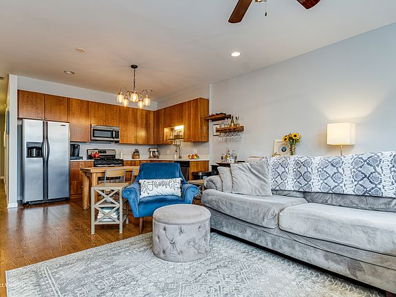4th image of 1633 N Western Ave APT 2S